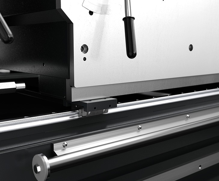 Radial 550 Movement on recirculating ball bearing guides Emmegi 1